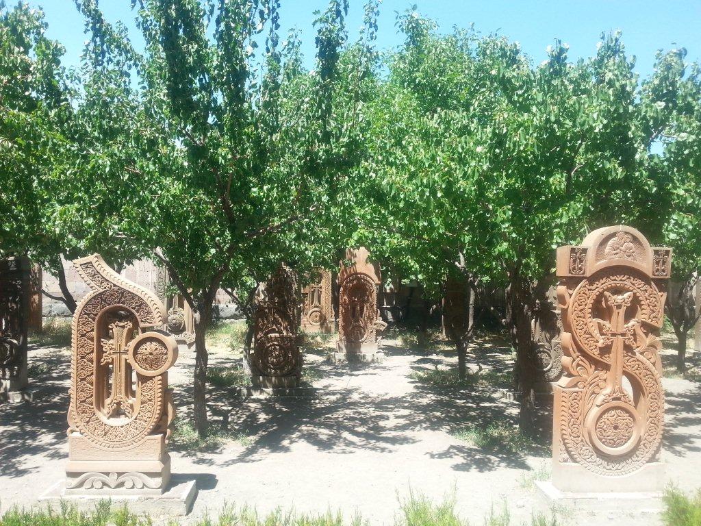KHATCHKAR 1